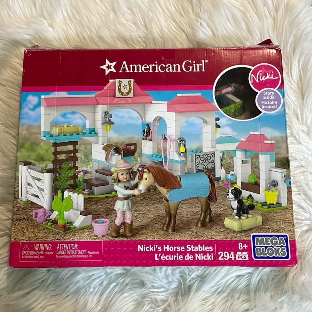 American Girl Mega Bloks Nicki’s Horse Stables 294 Pcs! 2015